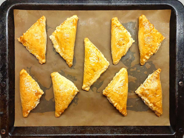 Слойки с сыром и творогом