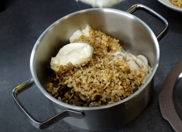 Салат «Счастье Моряка». Удивил всех, кто был за праздничным столом — рецепт разобрали, как горячие пирожки! Салат «Счастье Моряка». Удивил всех, кто был за праздничным столом — рецепт разобрали, как горячие пирожки!