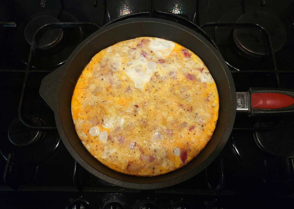 Яичница с беконом и фасолью