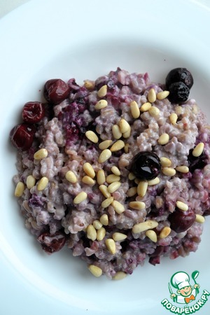 Каша из булгура с ягодами