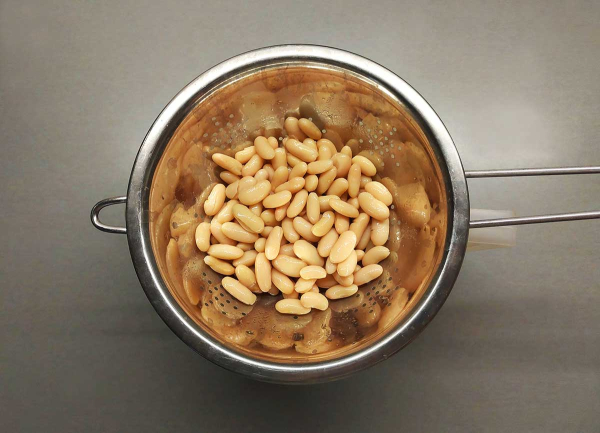 Яичница с беконом и фасолью