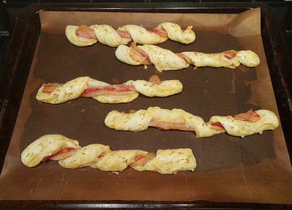 Твисты с сыром и беконом