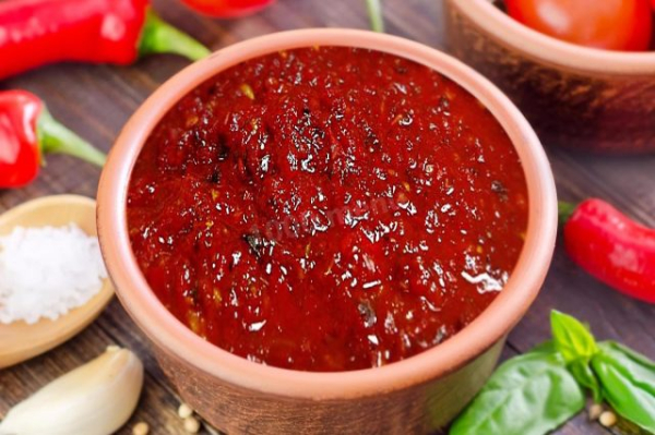 Аджика из слив с болгарским перцем и луком Аджика из слив с болгарским перцем и луком