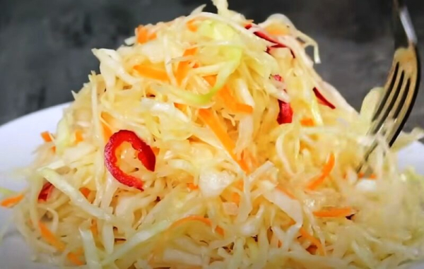 Эта капуста заменила мне все салаты: гости в восторге, все просят добавки и рецепт!