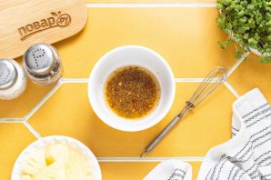 Салат с ананасом и сыром Салат с ананасом и сыром