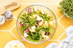 Салат с ананасом и сыром Салат с ананасом и сыром