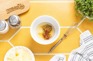 Салат с ананасом и сыром Салат с ананасом и сыром