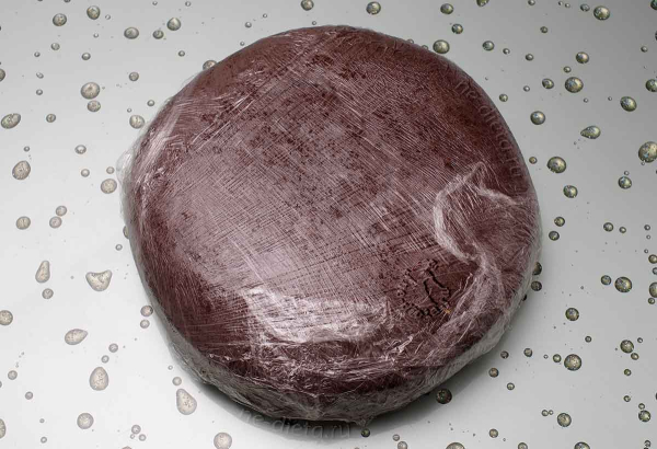 Шоколадный торт с малиной