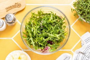 Салат с ананасом и сыром Салат с ананасом и сыром