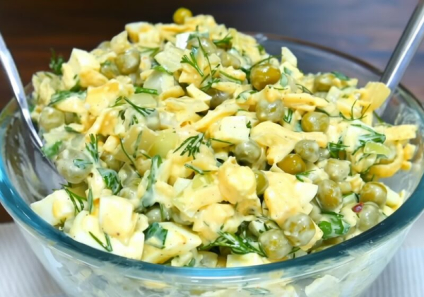 Душевно и вкусно! Салат на праздник за 5 минут из простых продуктов: готовится легко и быстро
