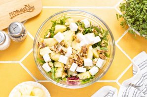 Салат с ананасом и сыром Салат с ананасом и сыром